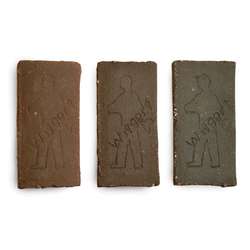 Argile noir intense, grossièrement chamottée